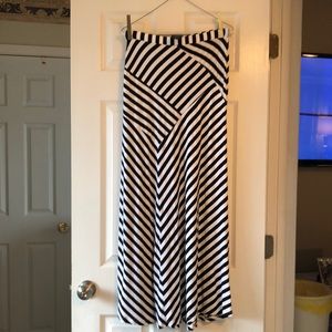 Beautiful black and white skirt!